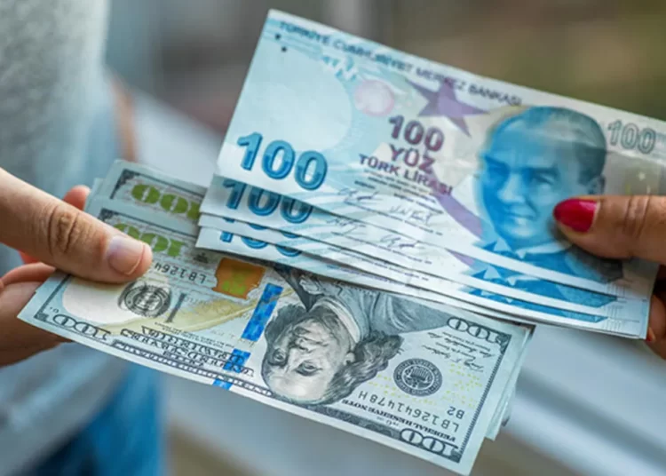 Dolar yeni haftaya rekorla başladı 1 Dolar yeni haftaya rekorla başladı