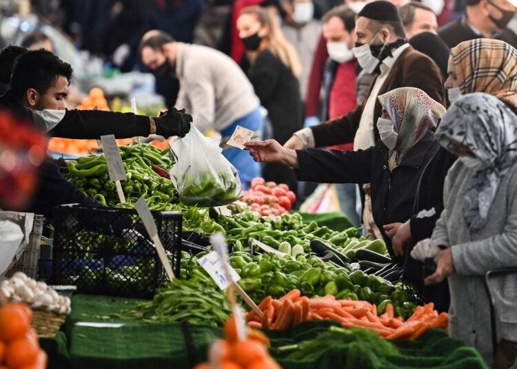 Yıllık enflasyon TÜİK'e göre %55,18, bağımsız ENAG'a göre %126,91 1 Yıllık enflasyon TÜİK’e göre %55,18, bağımsız ENAG’a göre %126,91