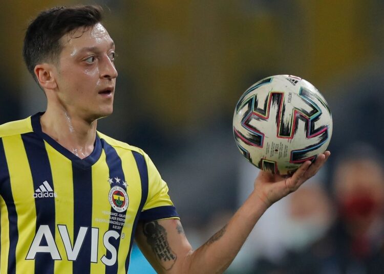 Mesut Özil futbolu bıraktı 1 Mesut Özil futbolu bıraktı