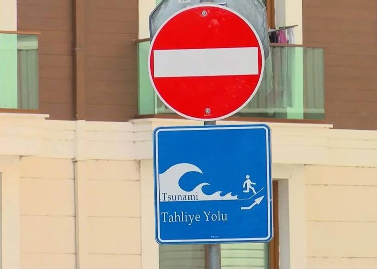 Olası İstanbul depreminde tsunami ihtimali: Hangi semtleri vuracak? 1 Olası İstanbul depreminde tsunami ihtimali: Hangi semtleri vuracak?