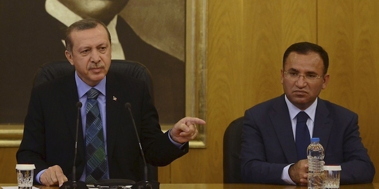 “Erdoğan ile Adalet Bakanı arasında gerginlik” iddiası: Ben öyle uygun gördüm Bekir! 1 “Erdoğan ile Adalet Bakanı arasında gerginlik” iddiası: Ben öyle uygun gördüm Bekir!