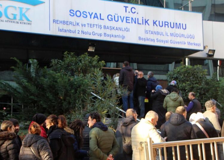 EYT'de maaş krizi: Bir milyondan fazla kişi ödeme bekliyor 1 EYT’de maaş krizi: Bir milyondan fazla kişi ödeme bekliyor