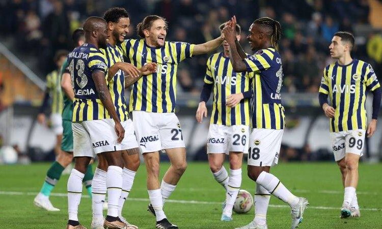 Fenerbahçe, İstanbulspor’u ağırlıyor