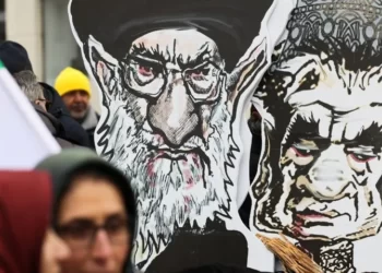 İran, başörtüsü takmayan kadınları tespit etmek için kamusal alanlara kamera yerleştiriyor