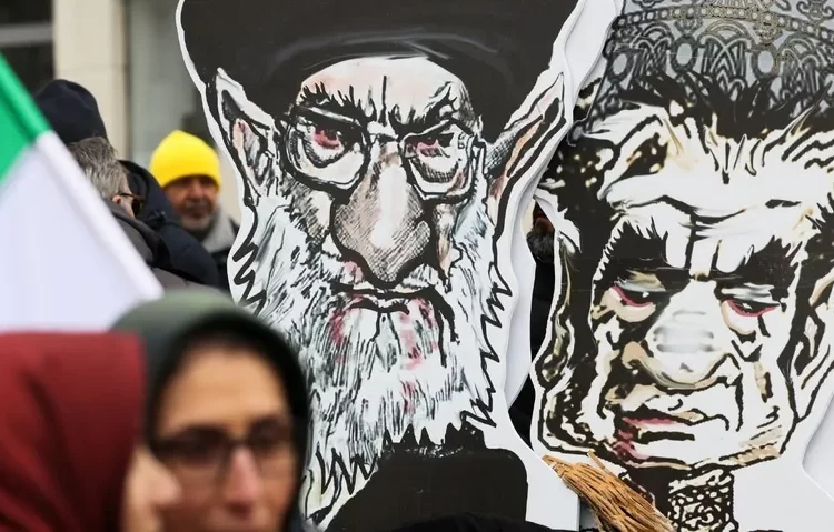İran, başörtüsü takmayan kadınları tespit etmek için kamusal alanlara kamera yerleştiriyor 1 İran, başörtüsü takmayan kadınları tespit etmek için kamusal alanlara kamera yerleştiriyor