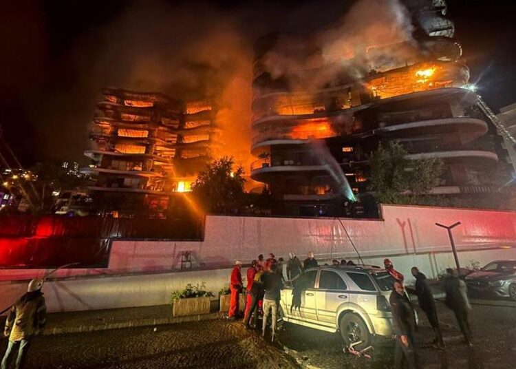 İzmir’deki yangın büyük ölçüde kontrol altında 1 İzmir’deki yangın büyük ölçüde kontrol altında