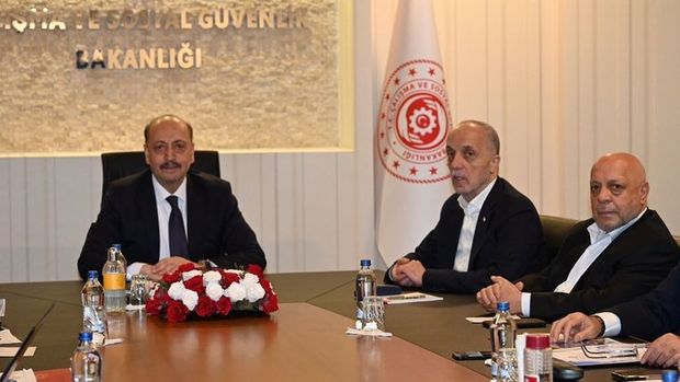 Hükümetten kamu işçileri için yeni zam teklifi 1 Hükümetten kamu işçileri için yeni zam teklifi