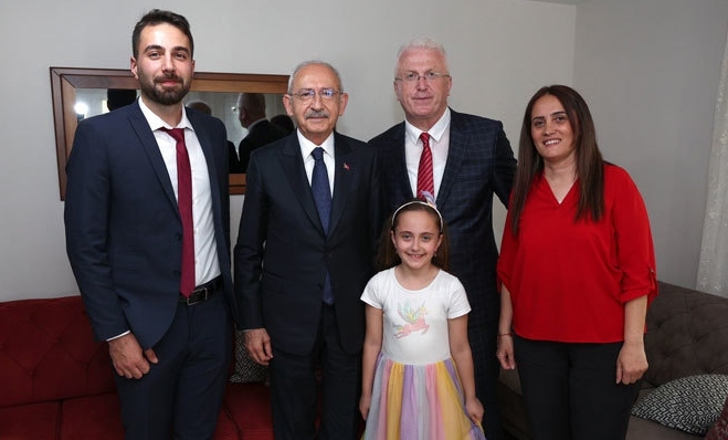 Kılıçdaroğlu'ndan, Reza Zarrab'ın rüşvet yediremediği 'Memur Teoman'a ziyaret 1 Kılıçdaroğlu’ndan, Reza Zarrab’ın rüşvet yediremediği ‘Memur Teoman’a ziyaret