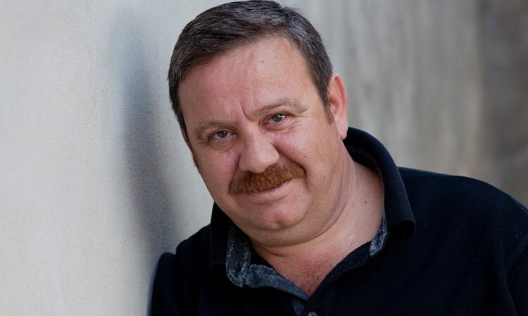 Oyuncu Serhat Özcan da TİP’ten aday oldu