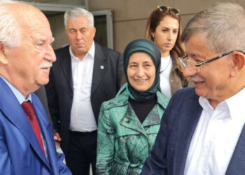 Davutoğlu’nun danışmanı istifa etti: Ülkeyi yarı yolda bıraktı