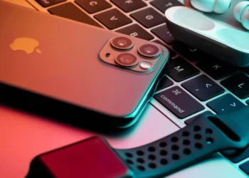 Apple Türkiye’de yine zam yaptı: iPhone fiyatları dudak uçuklattı!