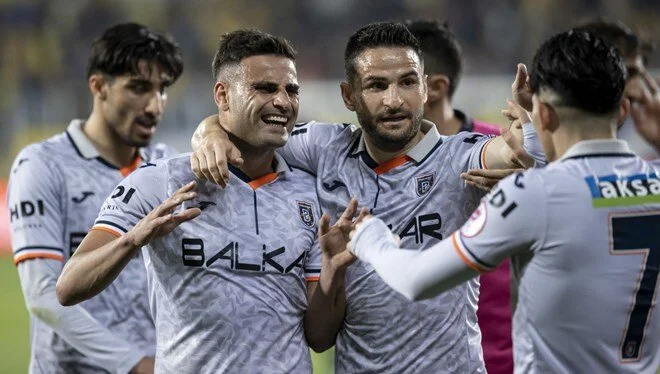 Ziraat Türkiye Kupası'nda finalin adı: Fenerbahçe-Başakşehir 1 Ziraat Türkiye Kupası’nda finalin adı: Fenerbahçe-Başakşehir