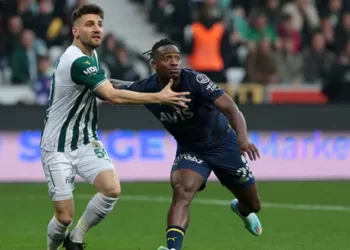 Fenerbahçe’den kritik puan kaybı! Zirve yolunda Giresunspor’a takıldı