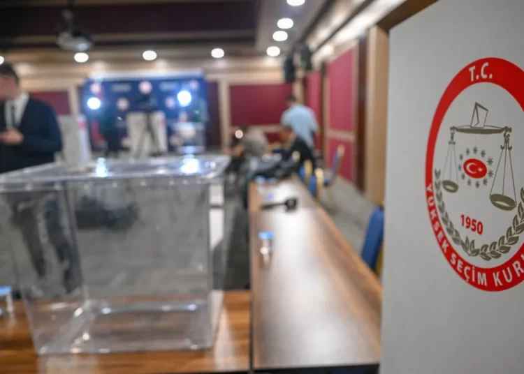 Konda'dan son anket: Aradaki fark 5.6 puan, seçim ikinci tura kalıyor 1 Konda’dan son anket: Aradaki fark 5.6 puan, seçim ikinci tura kalıyor