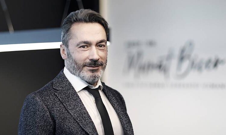 Yaptığı ameliyatla dünya tıp literatürüne girmişti; hasta yakınları darbetti! 1 Yaptığı ameliyatla dünya tıp literatürüne girmişti; hasta yakınları darbetti!