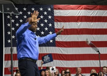 ABD başkanlık yarışında sıradışı bir aday: Tim Scott, Trump’a rakip çıktı
