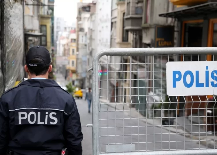 İstanbul'da 1 Mayıs nedeniyle bugün bazı yollar kapatılacak 1 İstanbul’da 1 Mayıs nedeniyle bugün bazı yollar kapatılacak