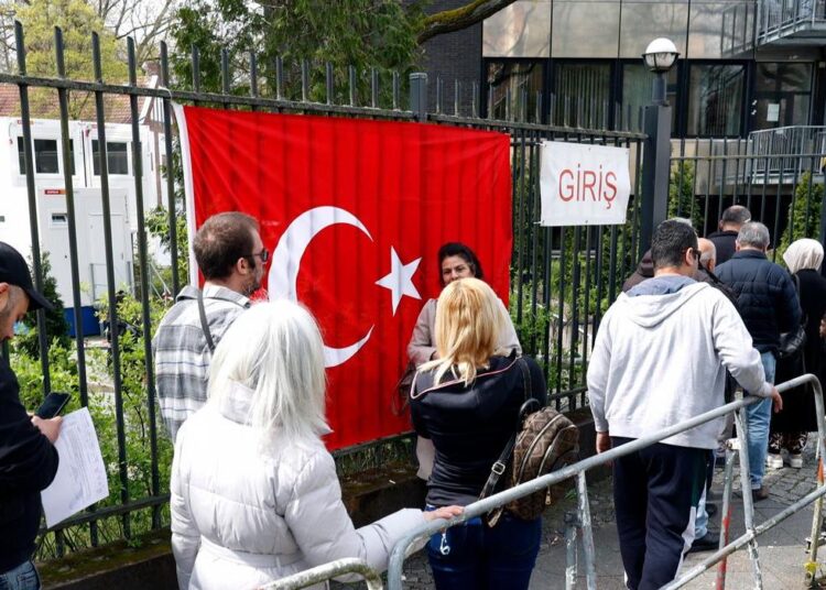 Yurt dışında kullanılan oy sayısı 1,5 milyonu geçti 1 Yurt dışında kullanılan oy sayısı 1,5 milyonu geçti