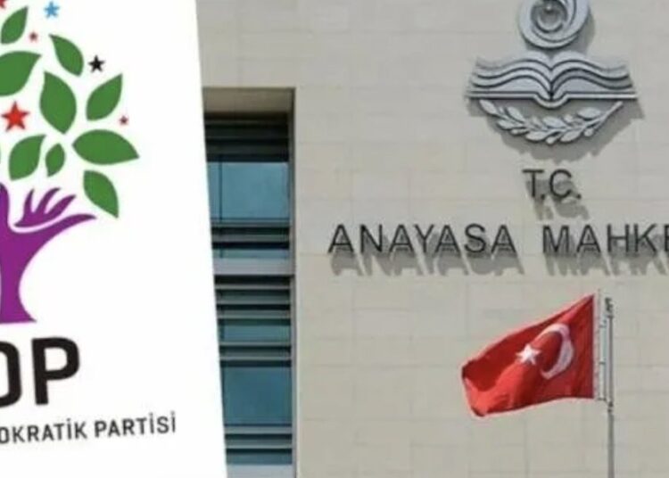 AYM’de HDP’yi kapatma hazırlığı: ‘Siyasi yasak istenen isimler tek tek inceleniyor’ 1 Anayasa Mahkemesi’nden HDP’nin hesaplarına bloke konulması talebine red