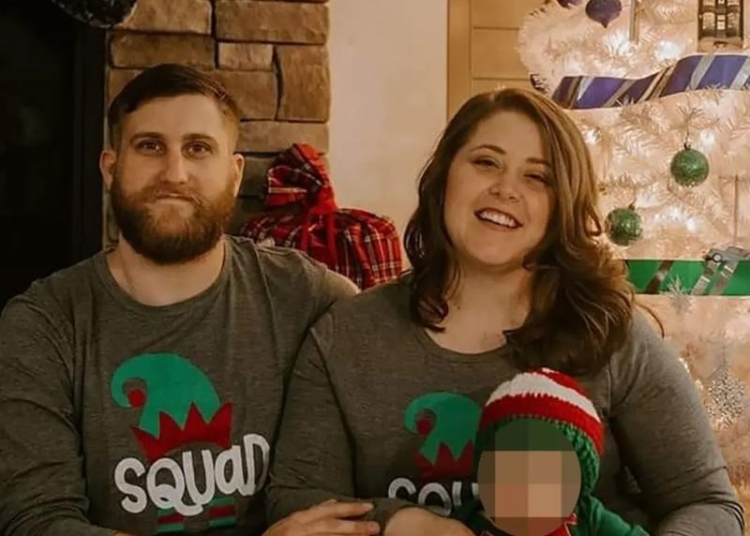 İki yaşındaki çocuk, 33 haftalık hamile annesini tabancayla öldürdü 1 İki yaşındaki çocuk, 33 haftalık hamile annesini tabancayla öldürdü