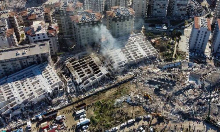 Depremin üzerinden 4,5 ay geçti, sadece Rönesans Rezidans’ta 53 kişi hâlâ kayıp 1 Depremin üzerinden 4,5 ay geçti, sadece Rönesans Rezidans’ta 53 kişi hâlâ kayıp