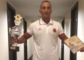 Alanya’da muhtar aracında infaz edildi