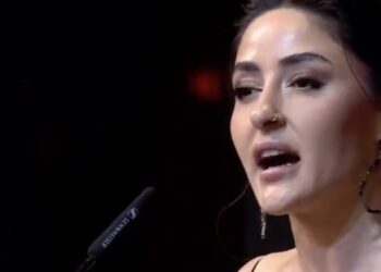 Melek Mosso, aldığı ödülü katledilen kadınlara adadı: Sesimiz hiç kısılmayacak