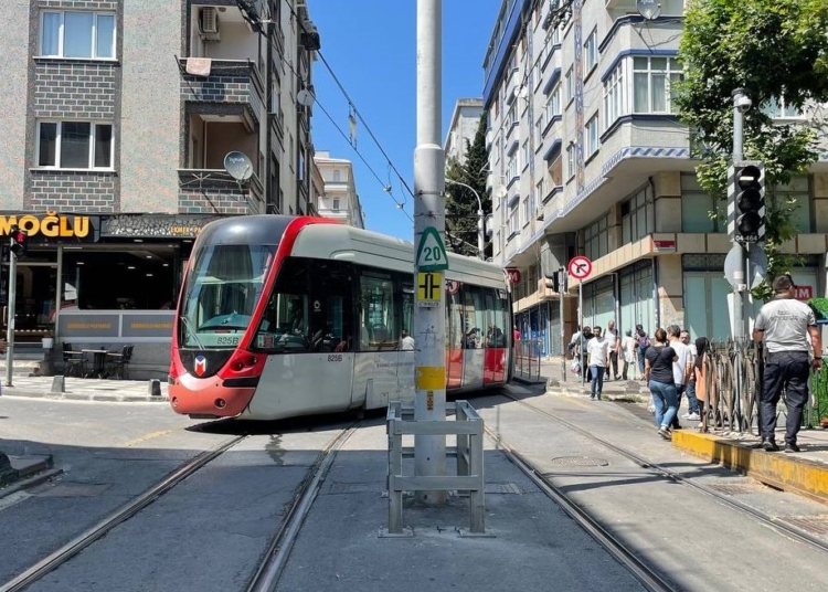 İstanbul’da tramvay raydan çıktı