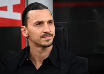 Futbolun efsanelerinden Zlatan Ibrahimovic futbolu bıraktı