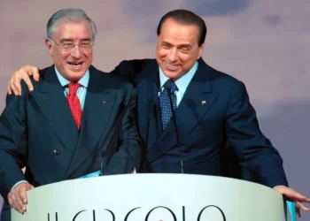Berlusconi’nin vasiyeti ortaya çıktı: Dava arkadaşına 30 milyon euro bıraktı 2 Berlusconi’nin vasiyeti ortaya çıktı: Dava arkadaşına 30 milyon euro bıraktı