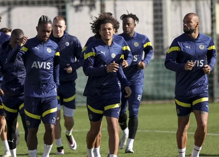Fenerbahçe'nin Rusya kamp kadrosu belli oldu: Üç isim şimdilik yok 1 Fenerbahçe’nin Rusya kamp kadrosu belli oldu: Üç isim şimdilik yok