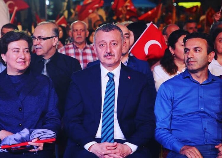 En borçlu belediyeden, 1,3 milyonluk 15 Temmuz programı 1 En borçlu belediyeden, 1,3 milyonluk 15 Temmuz programı