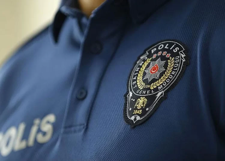 'Kedi çiftleştirme' kavgası: Dört polise 'kişisel verileri ele geçirme ve yayma' soruşturması 1 ‘Kedi çiftleştirme’ kavgası: Dört polise ‘kişisel verileri ele geçirme ve yayma’ soruşturması