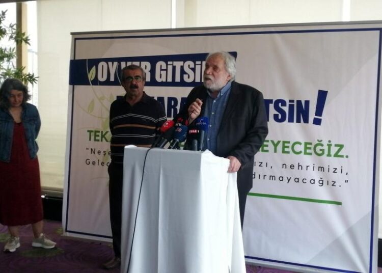 Eşber Yağmurdereli yoğun bakıma kaldırıldı 1 Eşber Yağmurdereli yoğun bakıma kaldırıldı