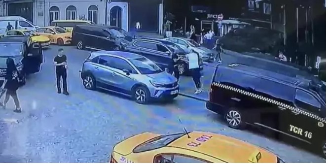 'Kısa mesafe' kavgası cinayetle bitti; Mahkeme ev hapsi ile cezalandırdı 1 ‘Kısa mesafe’ kavgası cinayetle bitti; Mahkeme ev hapsi ile cezalandırdı