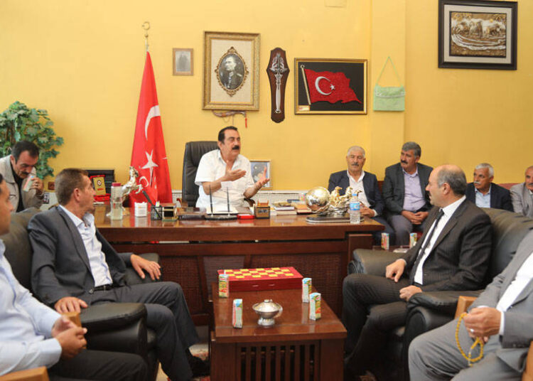 Ekonomik kriz aşiret düğünlerini de vurdu: Bazı adetleri kaldırdılar 1 Ekonomik kriz aşiret düğünlerini de vurdu: Bazı adetleri kaldırdılar