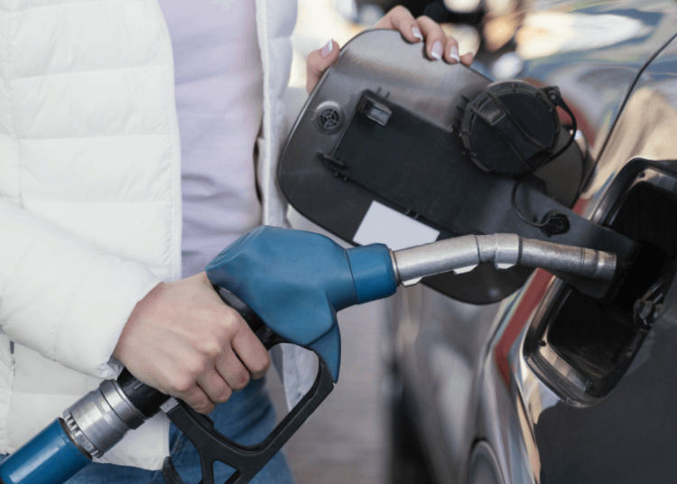 Benzine 1 lira 55 kuruş zam geliyor 1 Benzine 1 lira 55 kuruş zam geliyor
