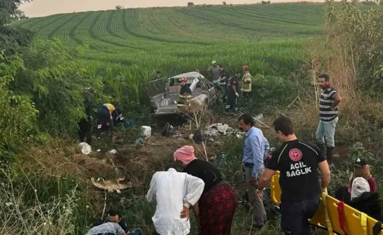 Bursa'da feci kaza: 3 ölü, 11 yaralı 1 Bursa’da feci kaza: 3 ölü, 11 yaralı