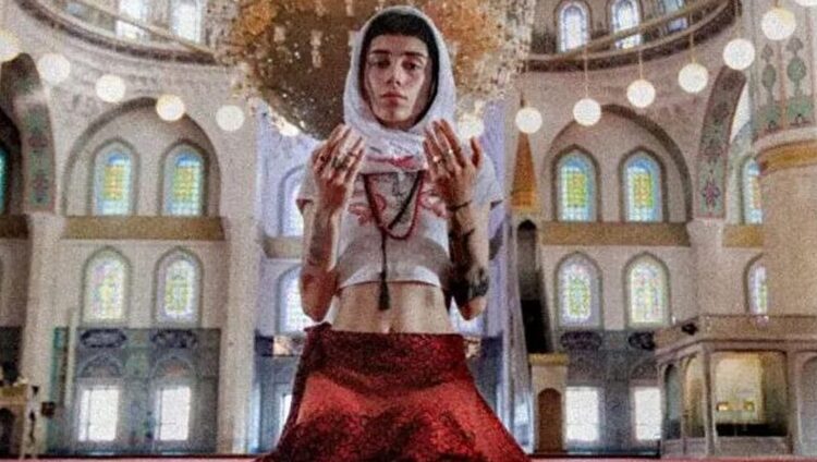 Kocatepe Camii'ndeki fotoğraf çekimine 2 gözaltı 1 Kocatepe Camii’ndeki fotoğraf çekimine 2 gözaltı