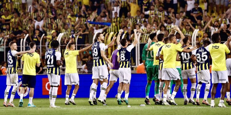 Fenerbahçe, tur kapısını 5 golle araladı