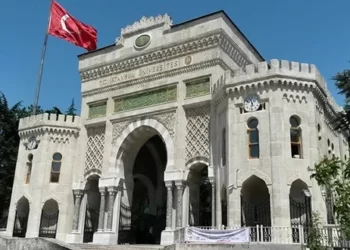 İstanbul Üniversitesi rektörü, kardeşini başdanışman yaptı