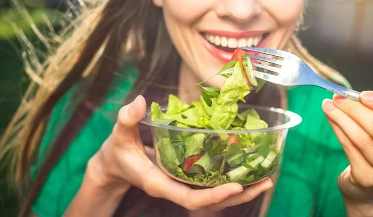 Uzmanlar uyarıyor: Antibiyotik kullanırken salata tüketimine dikkat edilmeli