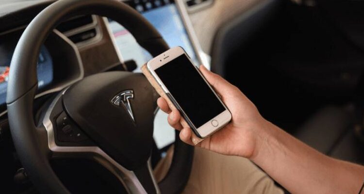 iPhone'dan Tesla araçlarını kontrol etmek mümkün olacak 1 iPhone’dan Tesla araçlarını kontrol etmek mümkün olacak
