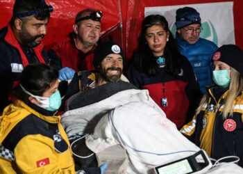 Mersin’de mağarada mide kanaması geçiren ABD’li dağcı tahliye edildi