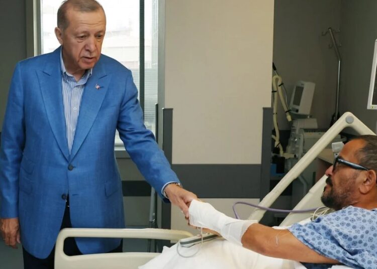 Cumhurbaşkanı Erdoğan Sabancı çiftini hastanede ziyaret etti 1 Cumhurbaşkanı Erdoğan Sabancı çiftini hastanede ziyaret etti