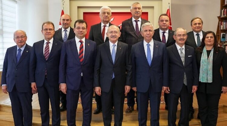 CHP'de kulisler hareketlendi: Dört başkanla yola devam, iki isim değişebilir 1 CHP’de kulisler hareketlendi: Dört başkanla yola devam, iki isim değişebilir