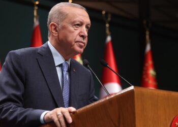 Erdoğan duyurdu: Ek ders ücretlerine yüzde 25 zam