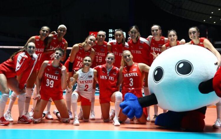 Filenin Sultanları'ndan olimpiyat yolunda ilk galibiyet geldi 1 Filenin Sultanları’ndan olimpiyat yolunda ilk galibiyet geldi