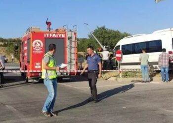 Denizli’de okul servisi iki araca çarptı: 8 yaralı