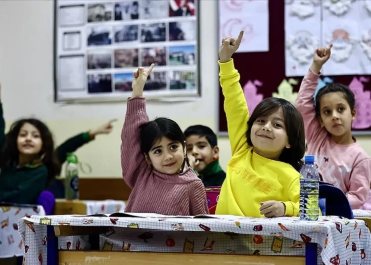 Okullar açıldı, 20 milyon öğrenci dersbaşı yaptı